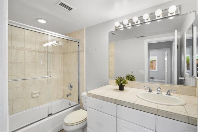 3539 Mount Laurence Dr, San Diego CA: https://media.crmls.org/mediaz/7b54185c-935b-490d-9360-0e0fc2a21621.jpg