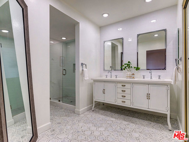 4776 La Villa Marina, Marina del Rey CA: https://media.crmls.org/mediaz/7b54c0b8-a741-42d6-b028-4cca88b157d3.jpg