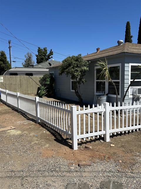 7041 Stanford Avenue, La Mesa CA: https://media.crmls.org/mediaz/7b54e876-ecca-400b-8f30-768677f1c9e1.jpg