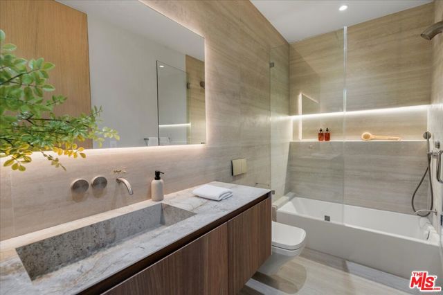 12227 Tweed Lane, Los Angeles CA: https://media.crmls.org/mediaz/7b5502fd-85b4-4260-af21-c1c02ec4a5f2.jpg