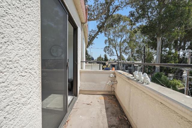 1500 Willow Avenue, Burlingame CA: https://media.crmls.org/mediaz/7b55608b-9625-4e1a-afb0-3c0f320b4b2a.jpg