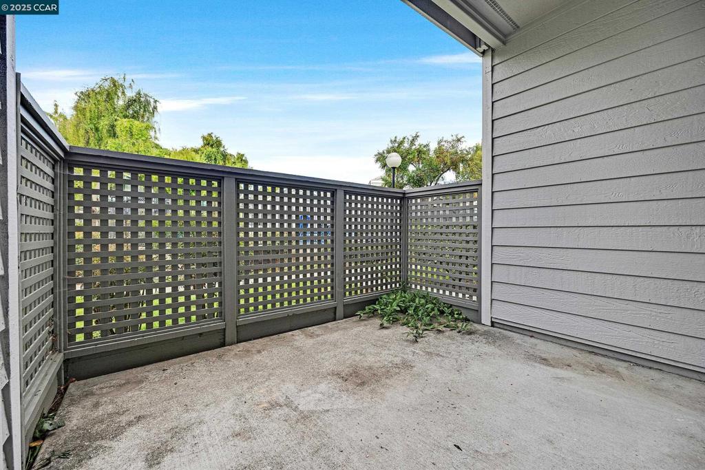 https://media.crmls.org/mediaz/7b55ae2e-f2ef-4563-b450-ca7a401e0f82.jpg?preset=X-Large