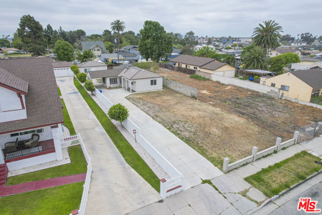 322 W 122nd Street, Los Angeles CA: https://media.crmls.org/mediaz/7b55ee5e-0a8f-4f41-b6bb-fba475153569.jpg