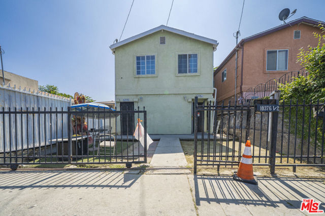 10376 Wilmington Avenue, Los Angeles CA: https://media.crmls.org/mediaz/7b55f8ca-4e52-43a7-b47e-e4eeff2e71b4.jpg
