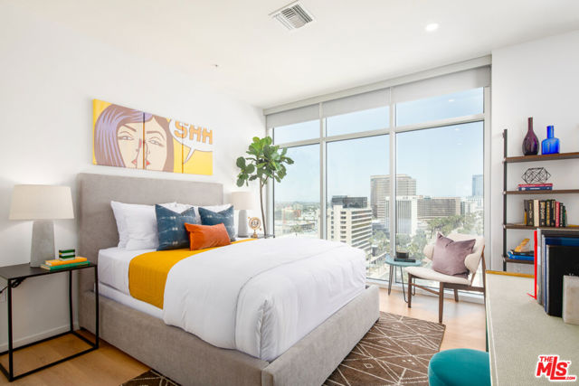 200 W Ocean Boulevard, Long Beach CA: https://media.crmls.org/mediaz/7b563290-0211-4657-a746-208f775646e4.jpg