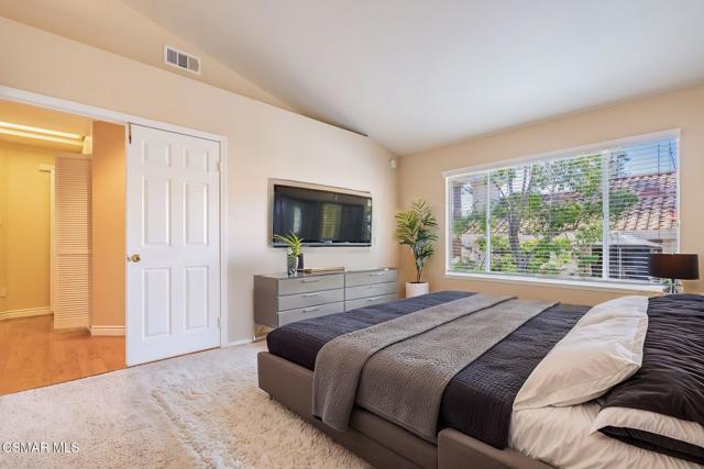 271 Augustine Way, Simi Valley CA: https://media.crmls.org/mediaz/7b568eee-3cfa-4b1d-9802-601fc20b4c0a.jpg