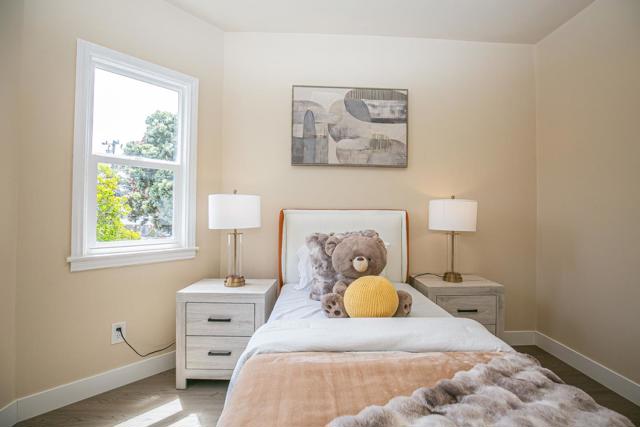 224 Shields Street, San Francisco CA: https://media.crmls.org/mediaz/7b56922d-5d80-416e-9dc2-e4518494613f.jpg