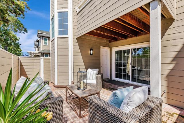 366 Treasure Island Drive, Belmont CA: https://media.crmls.org/mediaz/7b571a3a-43a7-49af-bf07-fb8ee765ad3e.jpg