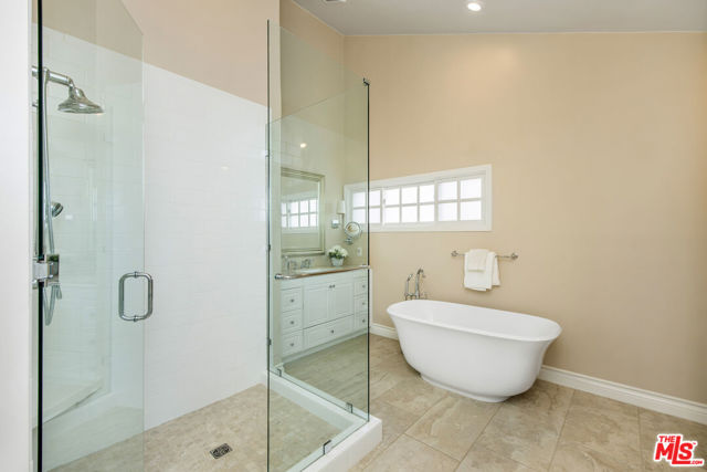 2124 Eric Drive, Los Angeles CA: https://media.crmls.org/mediaz/7b5733e7-17c1-4940-aca5-766218044c95.jpg