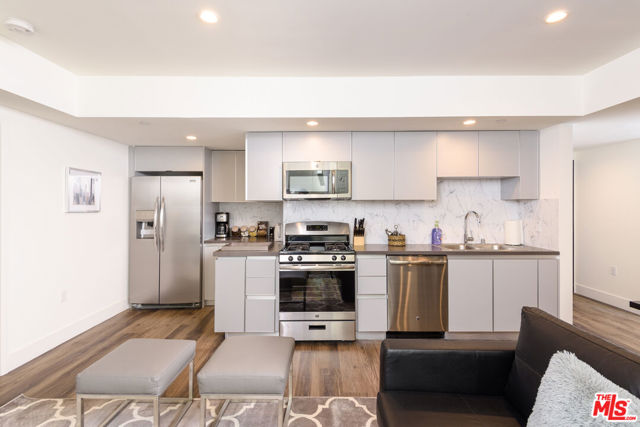 1150 N Cahuenga Boulevard, Los Angeles CA: https://media.crmls.org/mediaz/7b57a6e3-c5f3-41a4-91fa-72cb3a5c06c6.jpg