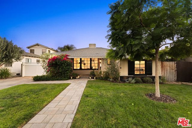 13128 Hartsook Street, Sherman Oaks CA: https://media.crmls.org/mediaz/7b57df76-c71b-41a7-bdbd-238c86e3bbcb.jpg