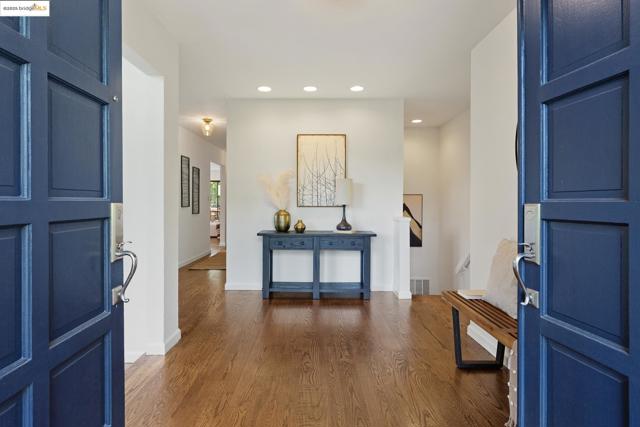 151 La Espiral, Orinda CA: https://media.crmls.org/mediaz/7b5801aa-4d77-46c9-ab51-ffe8d97ba227.jpg