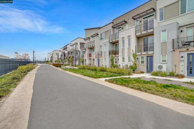 2816 Cathwood Lane, Alameda CA: https://media.crmls.org/mediaz/7b58e9e7-0c6c-4960-bc85-29717c7fa48e.jpg