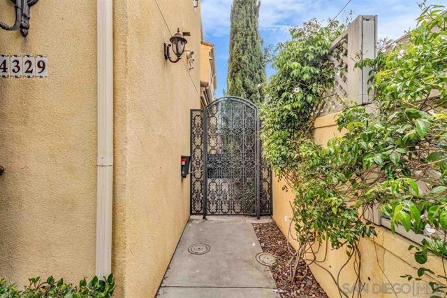 4329 Idaho St, San Diego CA: https://media.crmls.org/mediaz/7b58f49f-e322-47ca-b8c5-21cf17d5b259.jpg