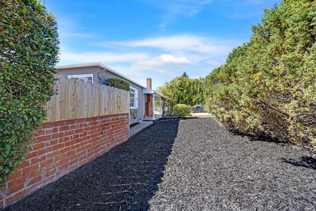 443 Lomita Avenue, Millbrae CA: https://media.crmls.org/mediaz/7b59514c-1b09-4f78-9194-0000a1357970.jpg