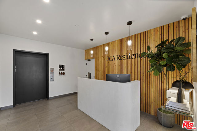 725 N Alfred Street, Los Angeles CA: https://media.crmls.org/mediaz/7b59f844-b519-42f0-8860-9a1c1aecb5ed.jpg