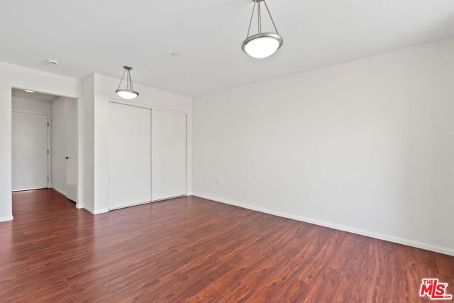 15939 Victory Boulevard, Van Nuys CA: https://media.crmls.org/mediaz/7b5adebe-2bb7-4b80-bc1b-9ed99f879aa7.jpg