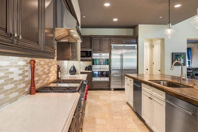 17 Emerald Court, Rancho Mirage CA: https://media.crmls.org/mediaz/7b5aeee9-fe44-4fad-a07d-48fe51590afb.jpg