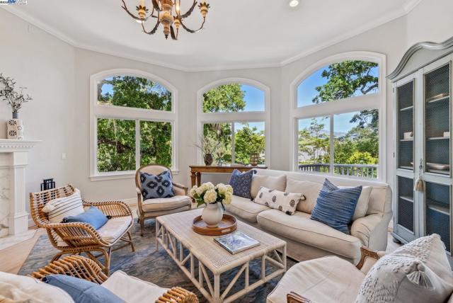 1617 Campesino Ct., Alamo CA: https://media.crmls.org/mediaz/7b5b5be5-d83f-40cd-a778-1fedce1a1e86.jpg