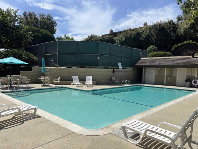 Detail Gallery Image 18 of 19 For 4710 Birchwood Cir, Carlsbad,  CA 92008 - 3 Beds | 2/1 Baths