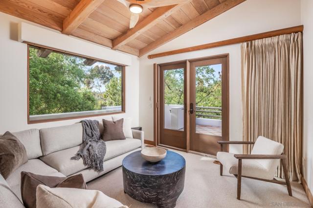6884 El Camino Del Norte, Rancho Santa Fe CA: https://media.crmls.org/mediaz/7b5bcf9f-bde1-4fa9-99ad-b5225fb0fde1.jpg