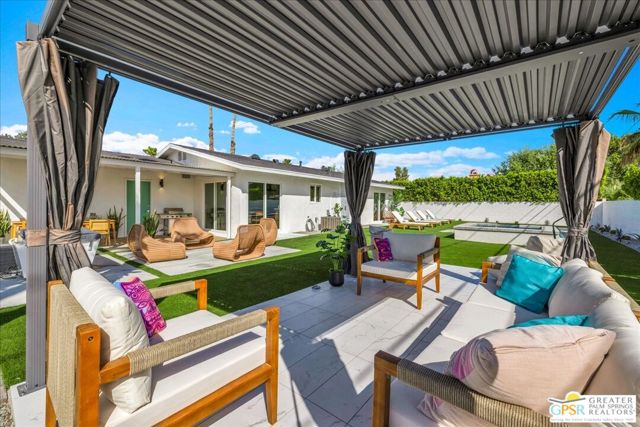 2002 N Whitewater Club Drive, Palm Springs, CA 92262