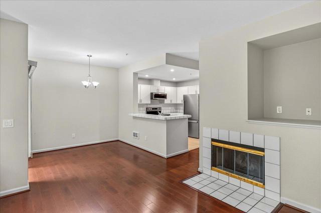 1253 Warren Street, Redwood City CA: https://media.crmls.org/mediaz/7b5c0f19-b0a6-4bfe-b262-97e5307ba3d0.jpg