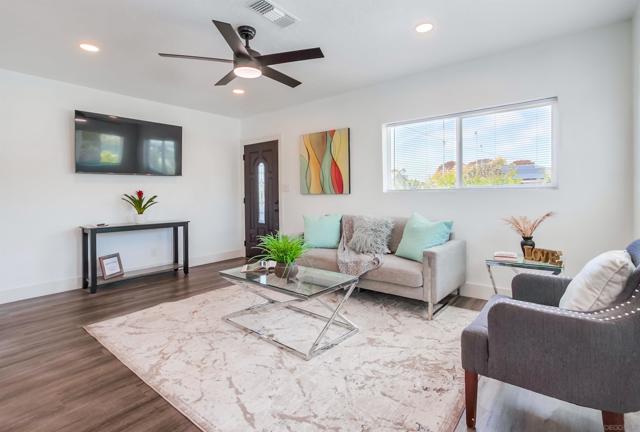 1303 Center Ave, Oceanside CA: https://media.crmls.org/mediaz/7b5c87e6-51bc-4b26-81f6-2af209fdd0ee.jpg