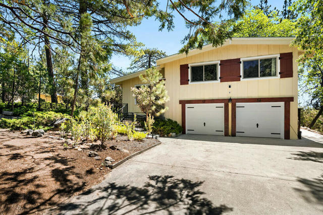 25630 Sunrise Drive, Idyllwild CA: https://media.crmls.org/mediaz/7b5cd50c-b331-41c0-b0f1-d9fd6a10d3f1.jpg