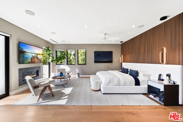 849 N Spaulding Avenue, Los Angeles CA: https://media.crmls.org/mediaz/7b5cd7e5-1016-4730-8725-6b200d760c0e.jpg