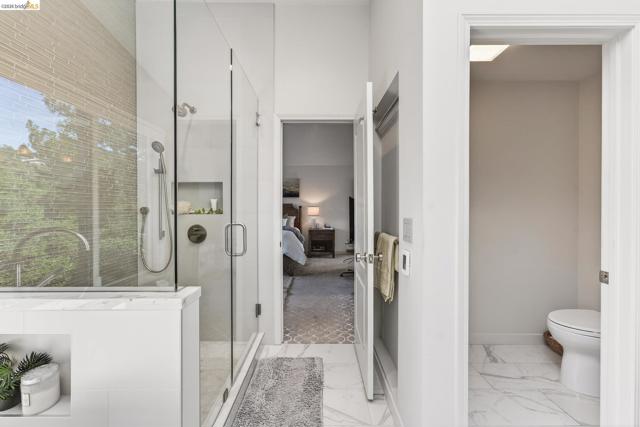 4963 Stoneridge Ct, Oakland CA: https://media.crmls.org/mediaz/7b5ce7fe-03f6-40fb-a91b-e57108c84d71.jpg