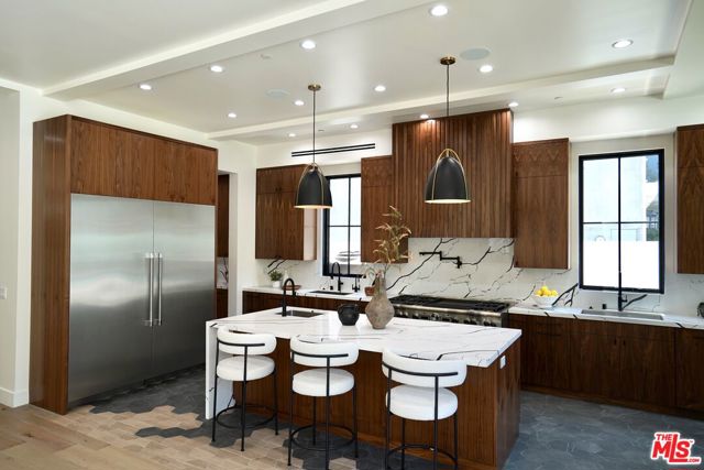 1441 S Oakhurst Drive, Los Angeles CA: https://media.crmls.org/mediaz/7b5d2c45-f5d9-4853-b76e-9ad805936bb7.jpg