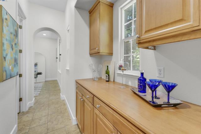 1993 Fairway Oaks Dr, Ripon CA: https://media.crmls.org/mediaz/7b5d4141-a11f-41f6-8bf8-cc437717ade3.jpg
