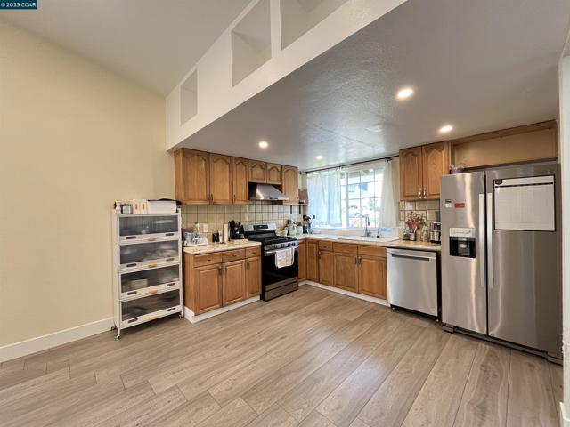120 Bonita Ct, Rodeo CA: https://media.crmls.org/mediaz/7b5de067-525c-4b2e-84dd-b762a10fda24.jpg
