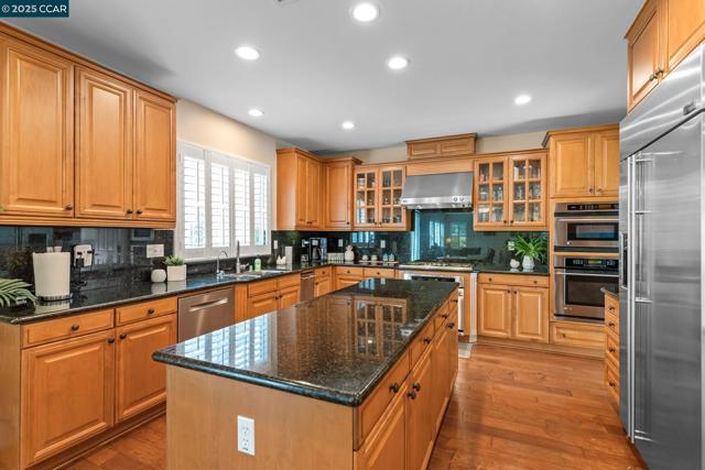 1656 Colchester St, Danville CA: https://media.crmls.org/mediaz/7b5e6b9b-c25b-4b39-a056-a71de4f50538.jpg