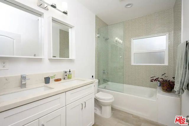 1319 12th Avenue, Los Angeles CA: https://media.crmls.org/mediaz/7b5e7d5c-c086-43ed-9af6-ad895c68a080.jpg