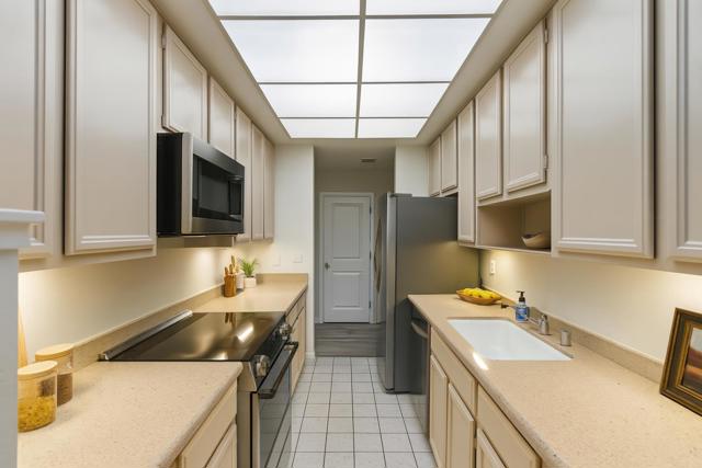 914 Shoreline Drive, San Mateo CA: https://media.crmls.org/mediaz/7b5eb6dd-b5c8-48be-92bd-ee38da2b8d70.jpg