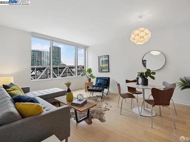 0 501 Beale Street, San Francisco CA: https://media.crmls.org/mediaz/7b5eb75d-cdd5-4ea8-9f4f-f16c7e82235e.jpg