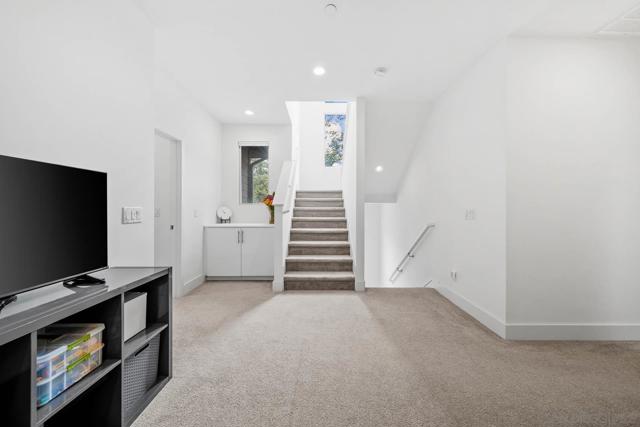 2335 Aperture Circle, San Diego CA: https://media.crmls.org/mediaz/7b5ef148-3d7f-4475-b14e-9cc568dd8009.jpg