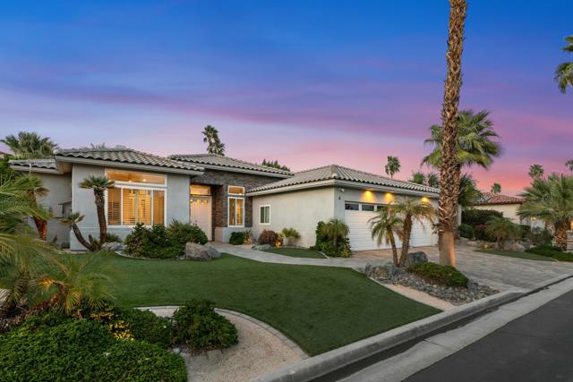 6 Taylor Avenue, Palm Desert CA: https://media.crmls.org/mediaz/7b5f76a0-9a91-4f22-a42e-a70d4b51bec4.jpg