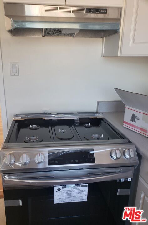 17832 Rhoda Street, Encino CA: https://media.crmls.org/mediaz/7b5f8af6-f132-47e3-893b-1795c55c41f6.jpg