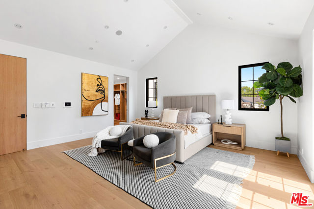 2565 Patricia Avenue, Los Angeles CA: https://media.crmls.org/mediaz/7b5fbb9b-65f9-49e6-92b7-17c74607a270.jpg
