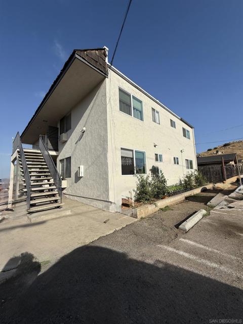 1219 Linalda Dr, El Cajon CA: https://media.crmls.org/mediaz/7b60217f-ff82-4976-978b-22507521e142.jpg