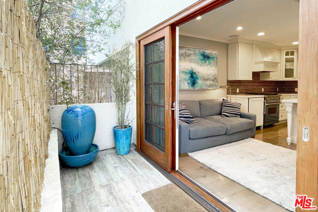 828 5th Street, Santa Monica CA: https://media.crmls.org/mediaz/7b610891-c09a-420f-839d-b0252813a26b.jpg