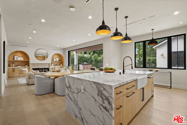 11317 Valley Spring Lane, Studio City CA: https://media.crmls.org/mediaz/7b6128bf-14df-4999-afc2-0ff7ffec13c1.jpg