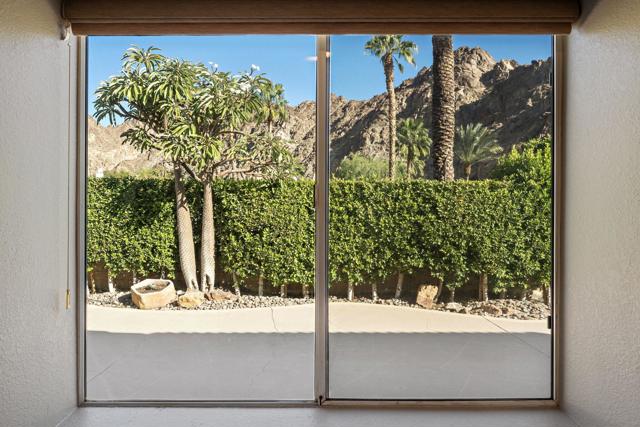 48543 Via Encanto, La Quinta CA: https://media.crmls.org/mediaz/7b6129f6-b147-4cb2-b391-fa144948f419.jpg