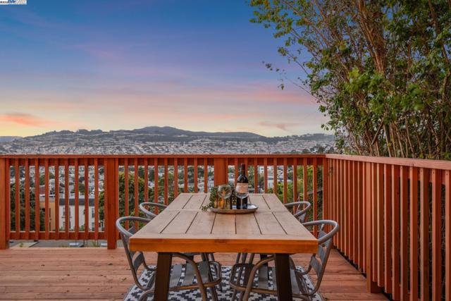 471 JOOST AVENUE, San Francisco CA: https://media.crmls.org/mediaz/7b612d0b-a8c1-4498-a3cc-79c39c96dc1e.jpg