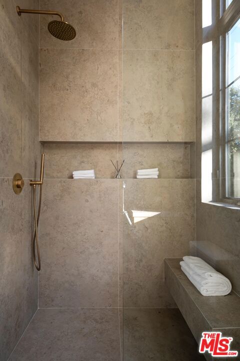 23340 Collins Street, Woodland Hills CA: https://media.crmls.org/mediaz/7b613710-fbf8-4a47-96c4-e7569cc9949a.jpg