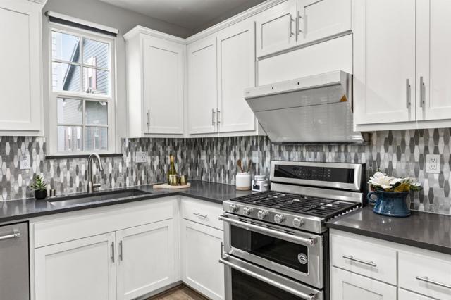 3718 Pyramid Way, Mountain View CA: https://media.crmls.org/mediaz/7b6192da-34a2-4a44-a857-7b158d139850.jpg