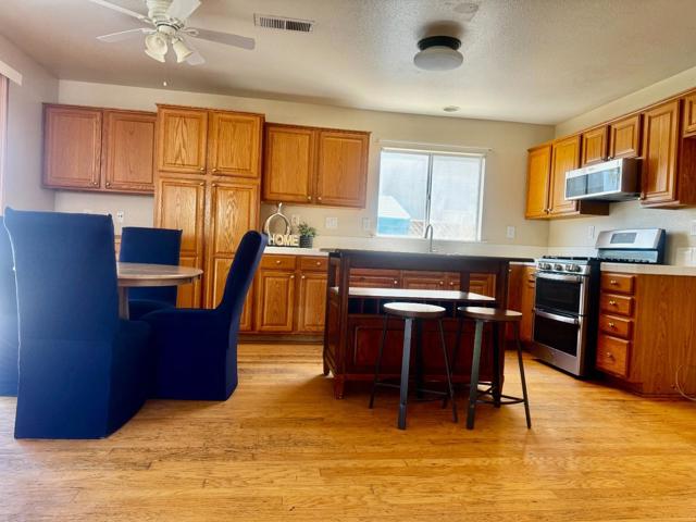 930 Talbot Drive, Hollister CA: https://media.crmls.org/mediaz/7b61ab77-2f5a-435c-9e30-f637f115ad73.jpg